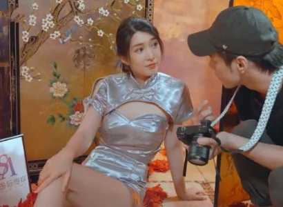 Anh thợ chụp ảnh có duyên kéo người mẫu vào phòng thay đồ và chịch tới bến
